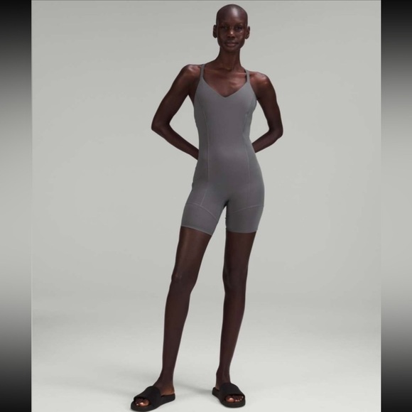 NWT Lululemon Lab Nulux and Mesh One-Piece 8" in ANCHOR - Picture 1 of 7